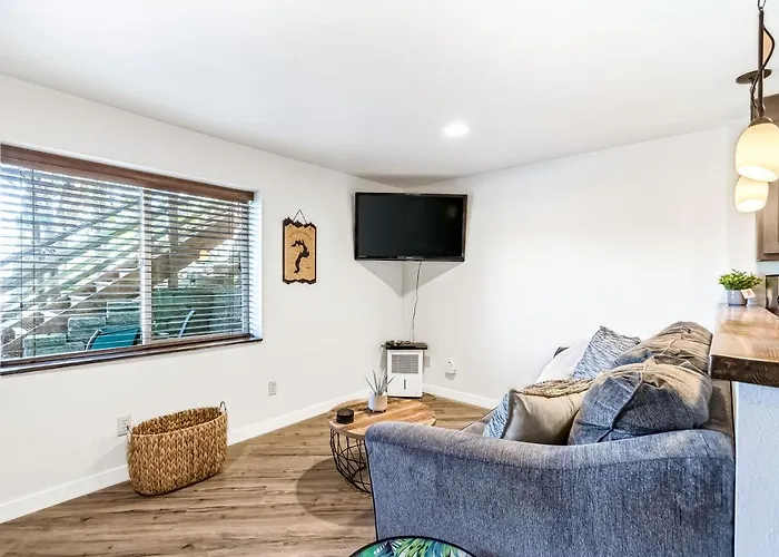Driftwood Waterfront Gem Apartment Sandpoint