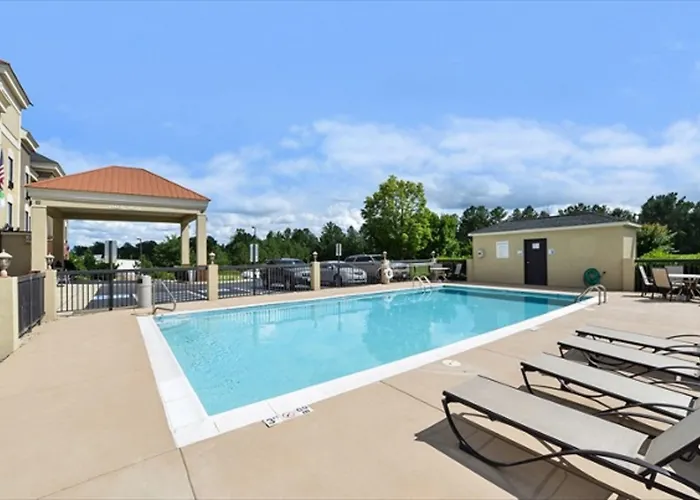 Holiday Inn Express Hotel & Suites Petersburg/Dinwiddie By Ihg