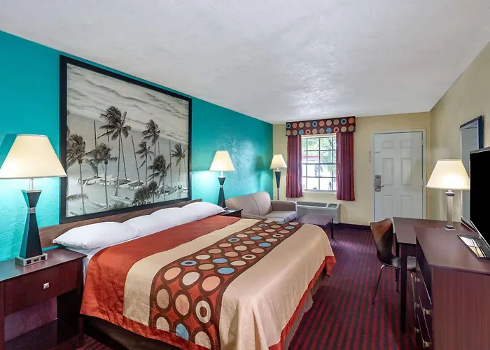 Super 8 By Wyndham Bradenton Sarasota Area Motel