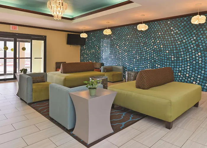 La Quinta By Wyndham Woodward Hotel