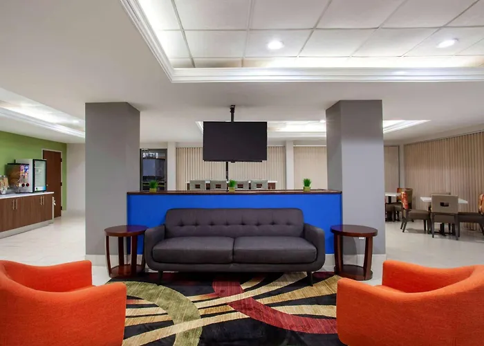 Baymont By Wyndham Mcdonough Hotel