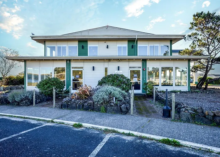 Waldport Bayfront Hotel & Restaurant