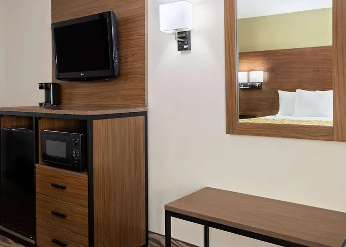 Baymont By Wyndham Griffin Hotel