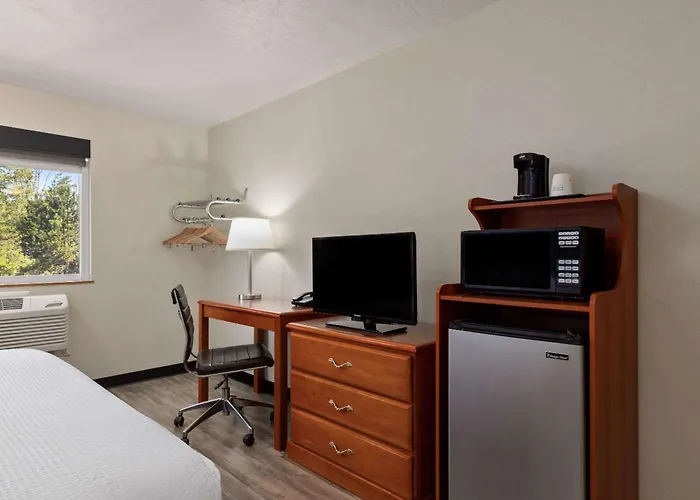 Super 8 By Wyndham Roseburg Hotel