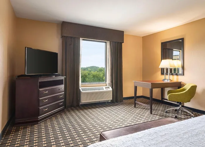 Hampton Inn & Suites Pine Bluff