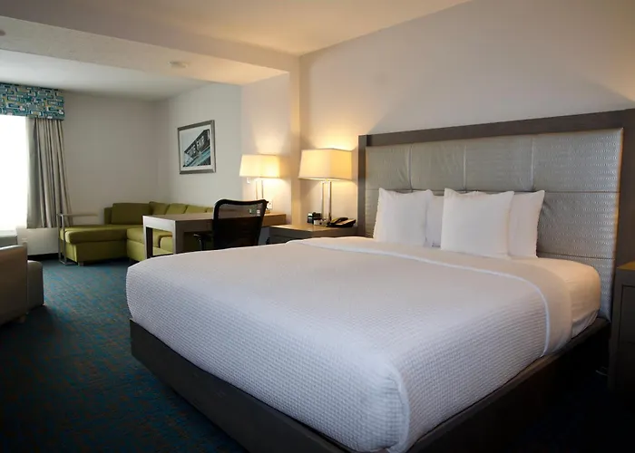 La Quinta By Wyndham St. Paul-Woodbury Hotel