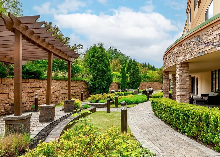 Courtyard By Marriott Oneonta Hotel
