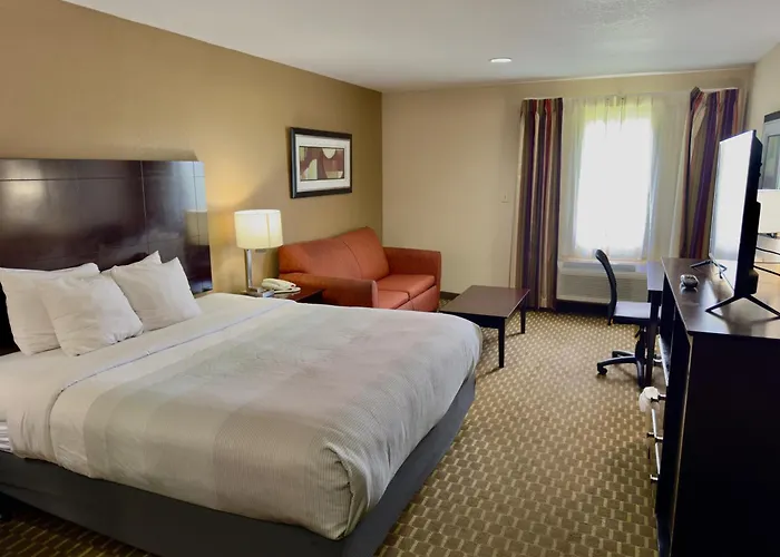 Quality Inn & Suites Pine Bluff
