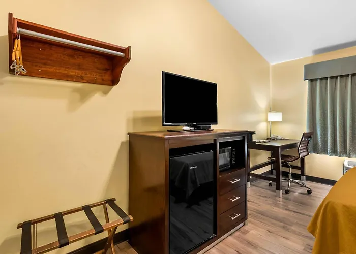 Econo Lodge Inn & Suites Eau Claire South