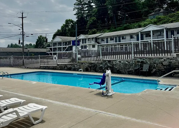 The Lake George Inn