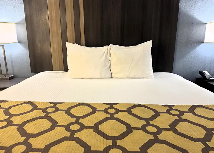 Baymont By Wyndham Tupelo Motel