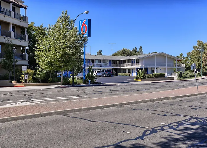 Super 8 By Wyndham Walnut Creek Hotel