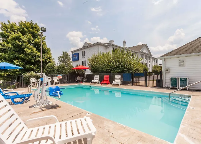 Baymont By Wyndham Columbia Maury Hotel