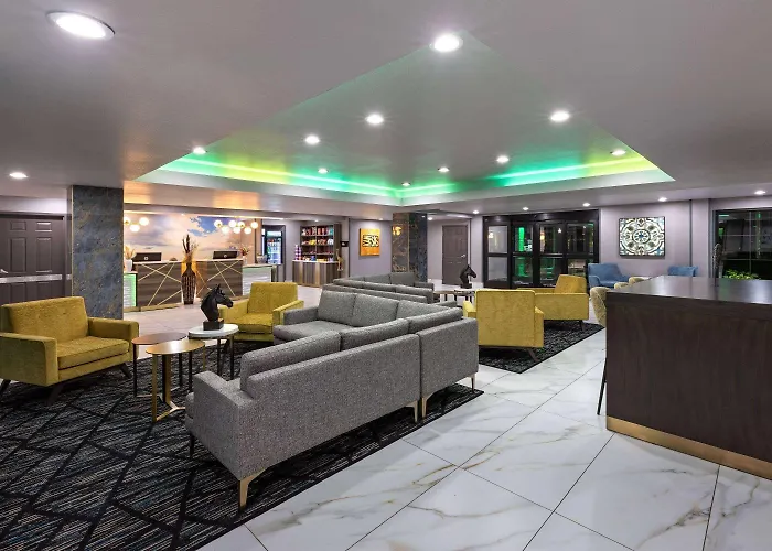La Quinta By Wyndham Olathe Hotel