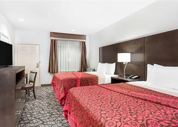 Days Inn & Suites By Wyndham Madisonville