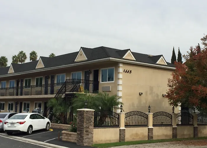 Walnut Inn & Suites West Covina