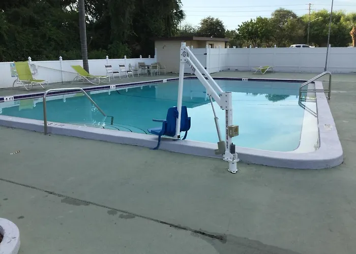 Super 8 By Wyndham Clearwater/Us Hwy 19 N Motel